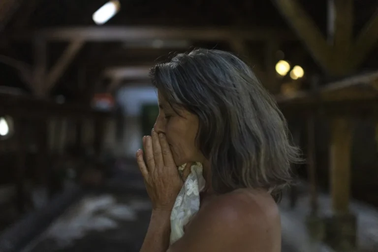 ilona verwonderd rondom dichtbundel